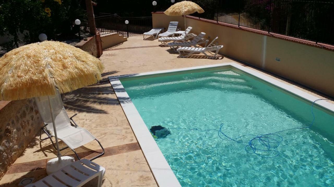 Villa Del Golfo Urio With Swimming Pool Shared By The Two Apartments Santa Flavia Kültér fotó