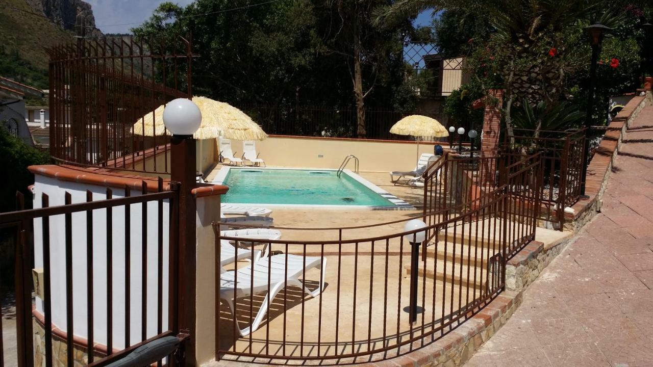 Villa Del Golfo Urio With Swimming Pool Shared By The Two Apartments Santa Flavia Kültér fotó