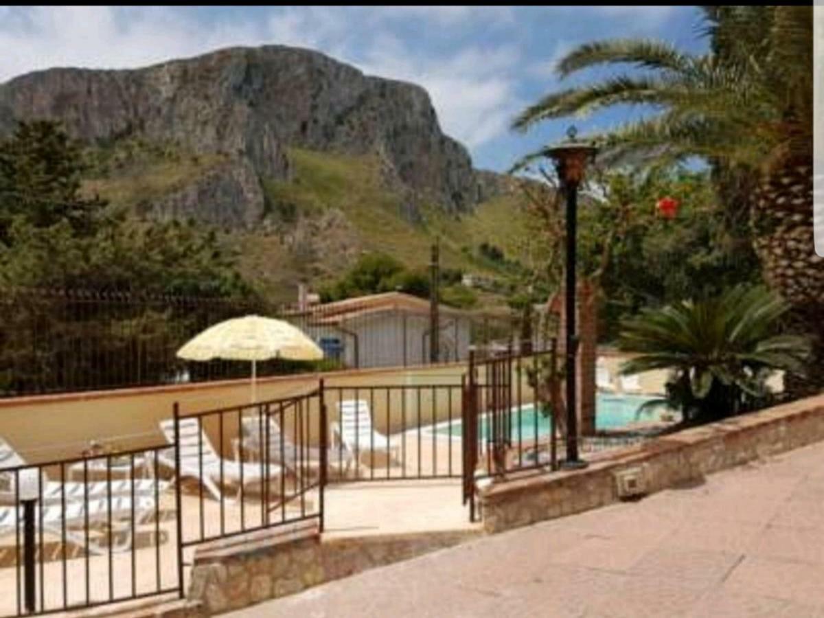 Villa Del Golfo Urio With Swimming Pool Shared By The Two Apartments Santa Flavia Kültér fotó