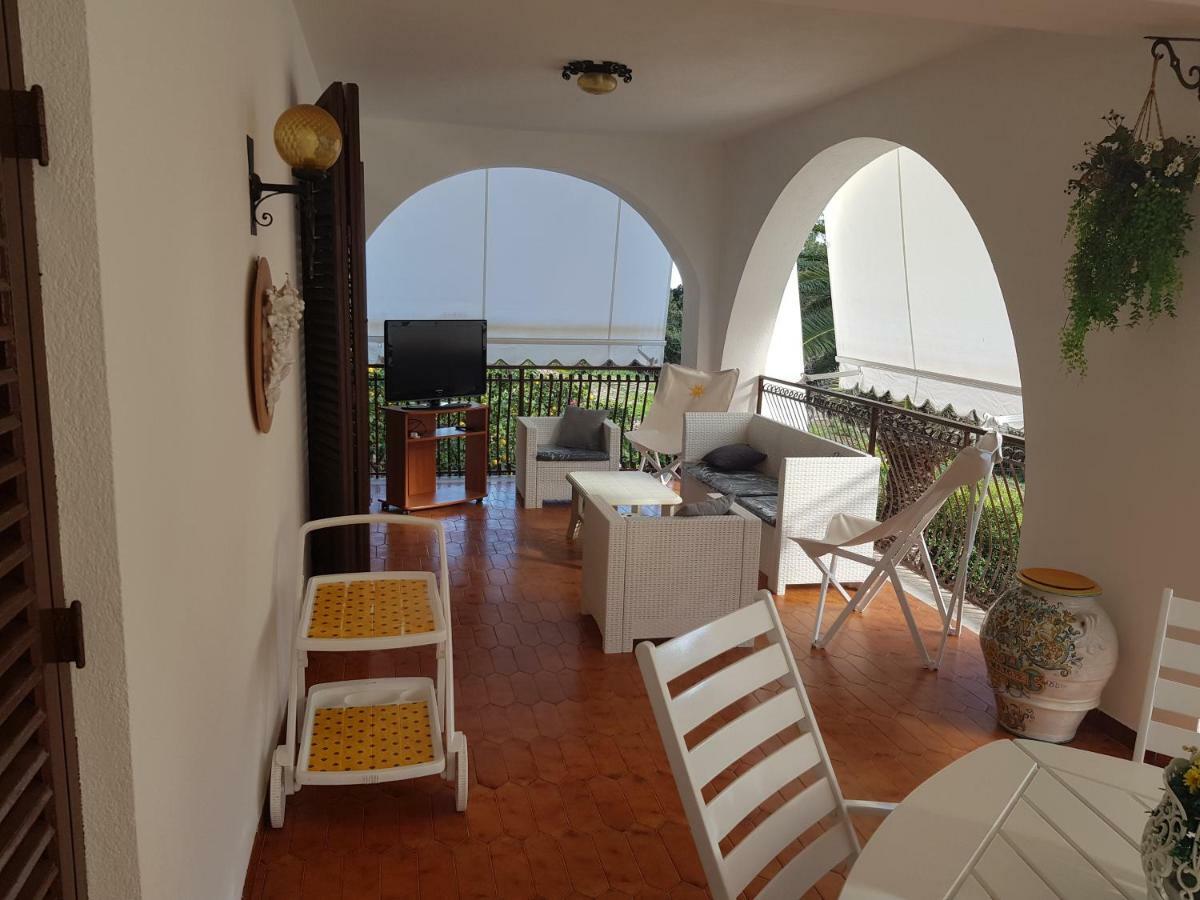 Villa Del Golfo Urio With Swimming Pool Shared By The Two Apartments Santa Flavia Kültér fotó