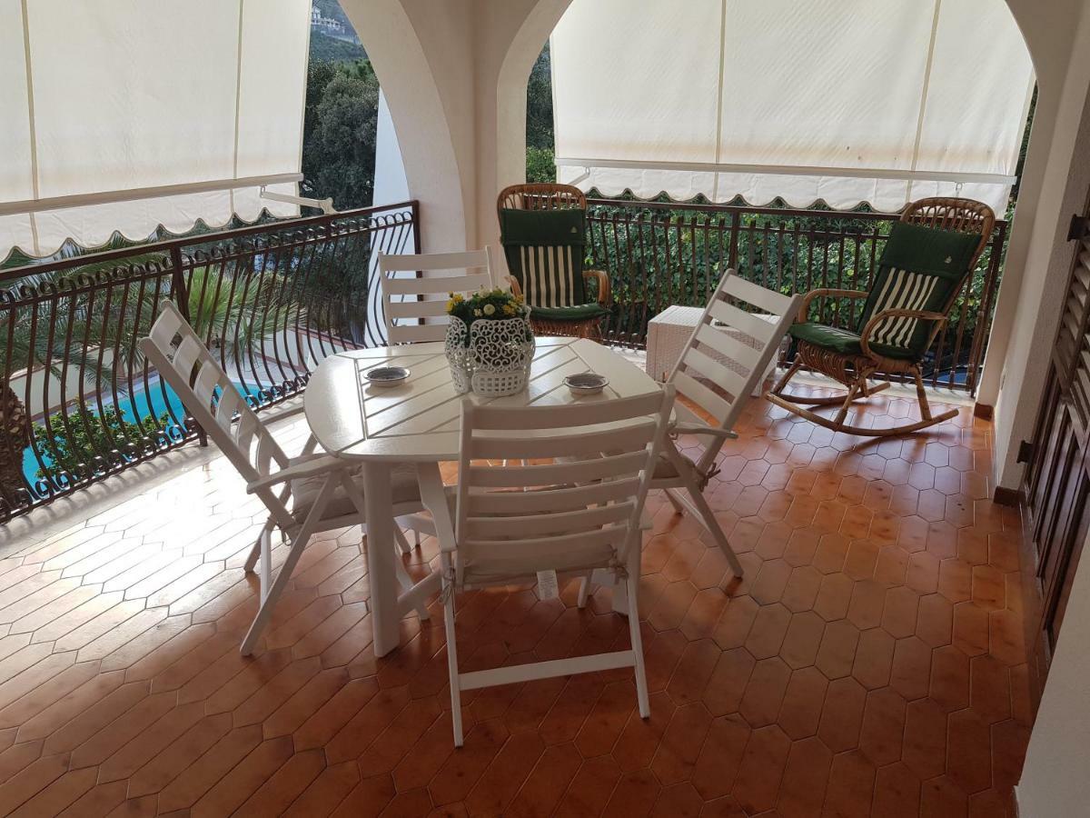 Villa Del Golfo Urio With Swimming Pool Shared By The Two Apartments Santa Flavia Kültér fotó