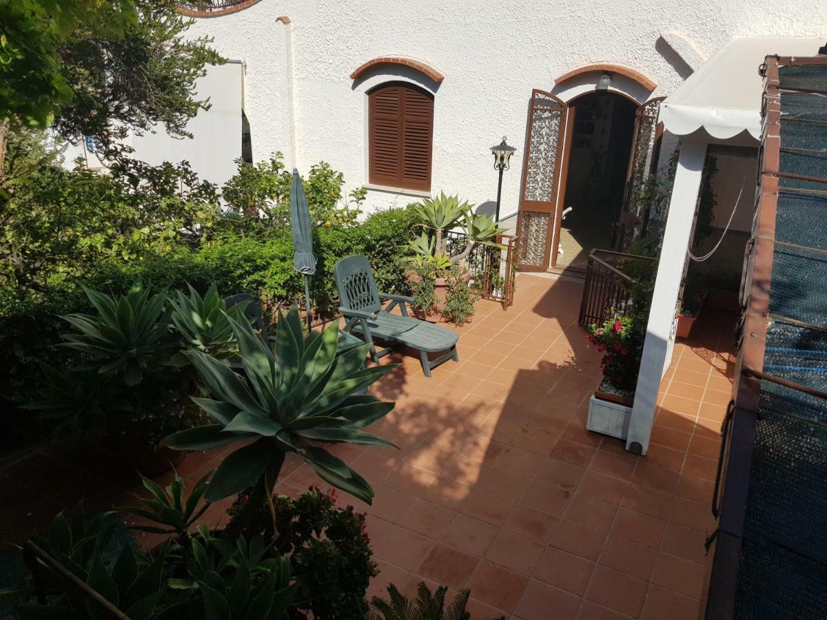 Villa Del Golfo Urio With Swimming Pool Shared By The Two Apartments Santa Flavia Kültér fotó